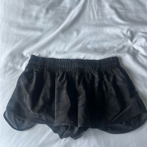 Lululemon hotty hot shorts 2.5 inch